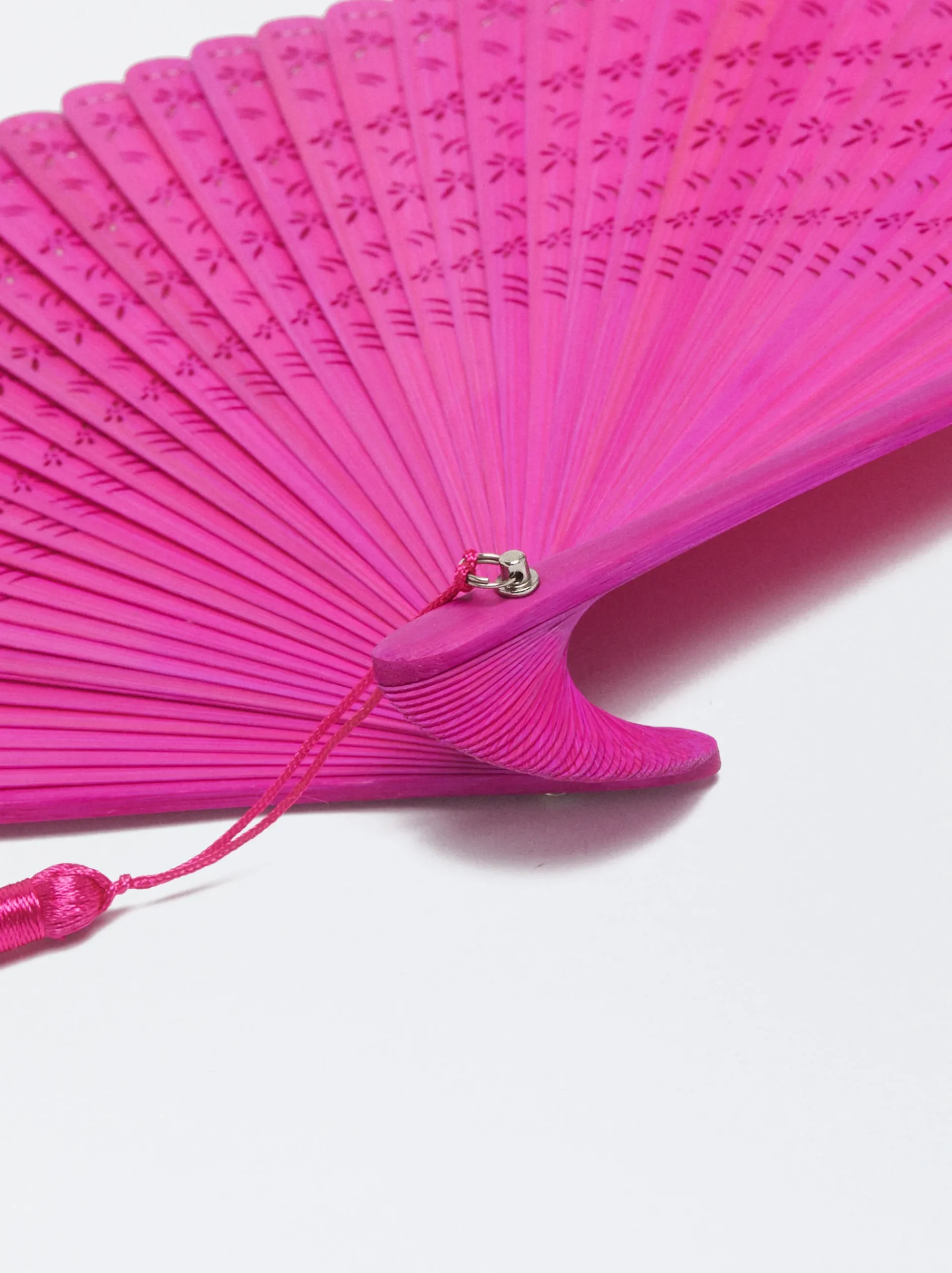 Bamboo Dragonfly Fan|Parfois Best
