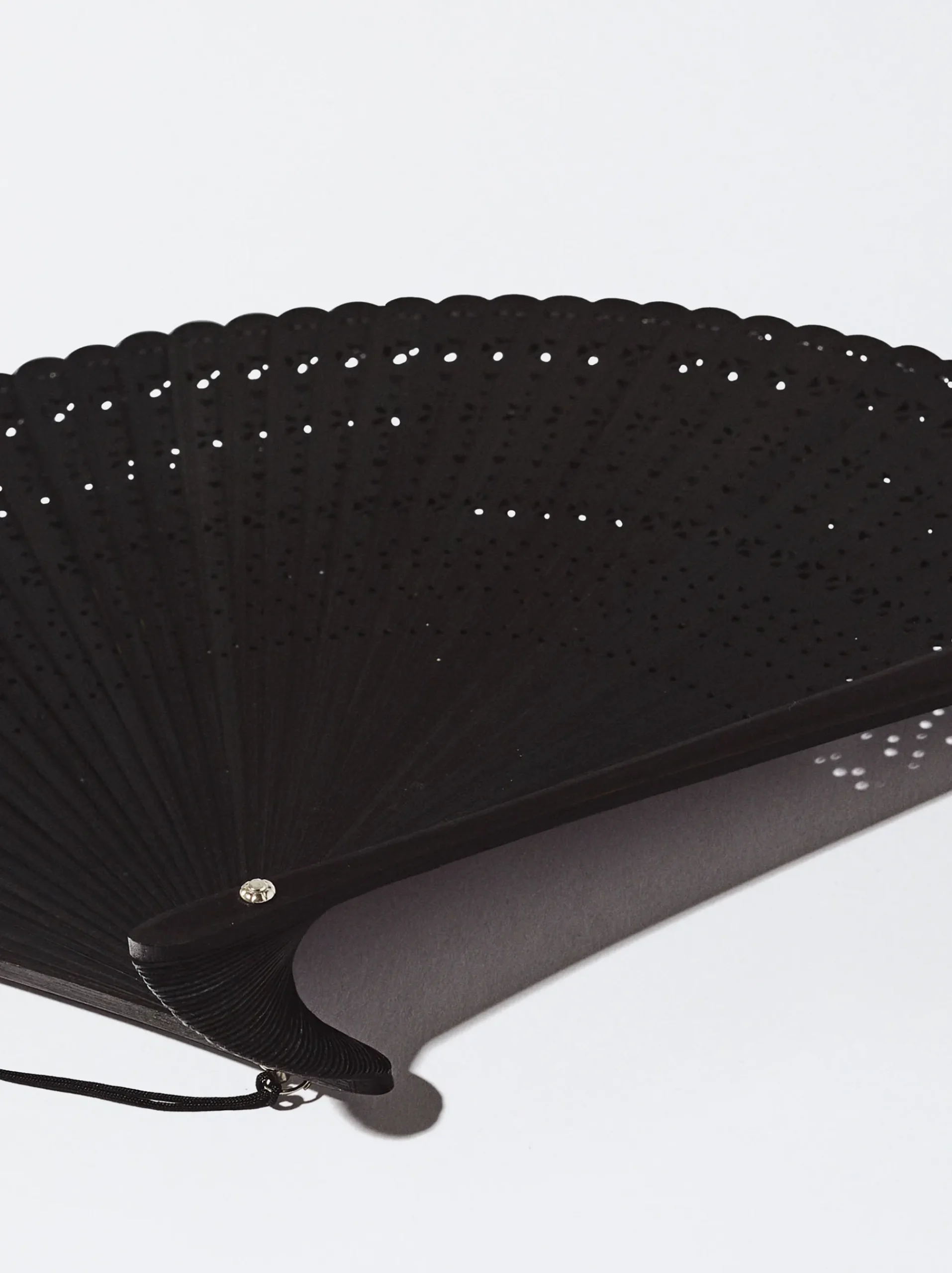 Bamboo Perforated Fan|Parfois Hot