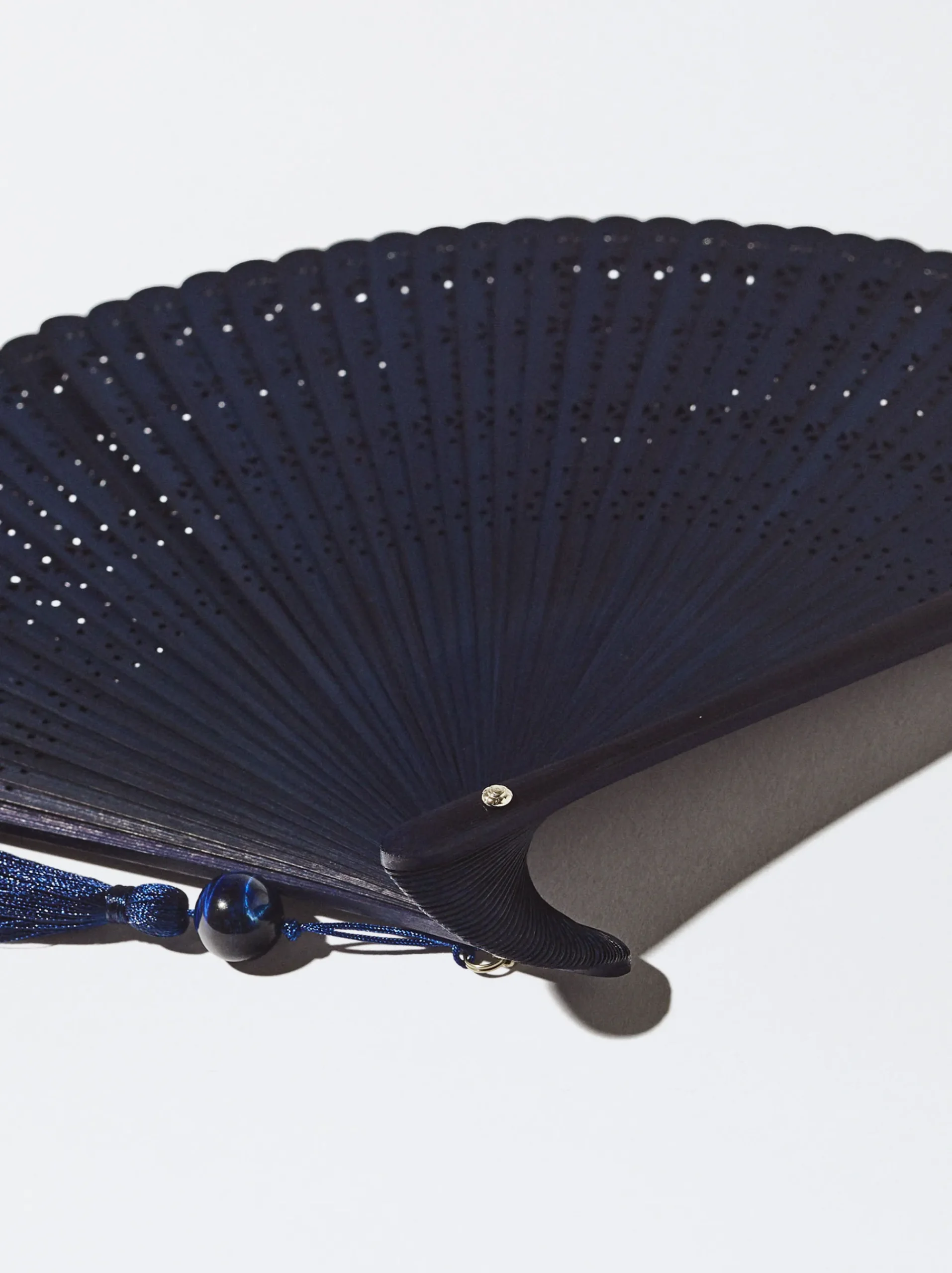 Bamboo Perforated Fan|Parfois Best